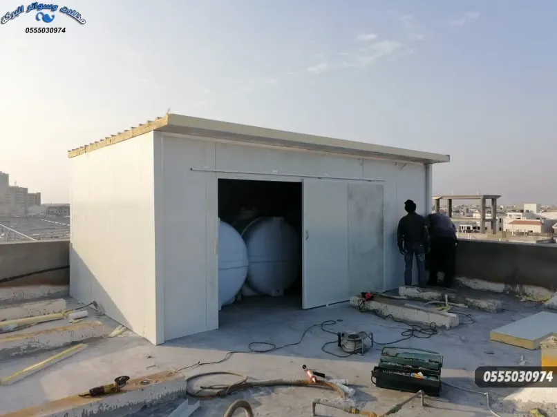 تركيب الواح ساندوتش بانل عازلة بمواصفات عالية تركيب الواح ساندوتش بانل عازلة بمواصفات عالية